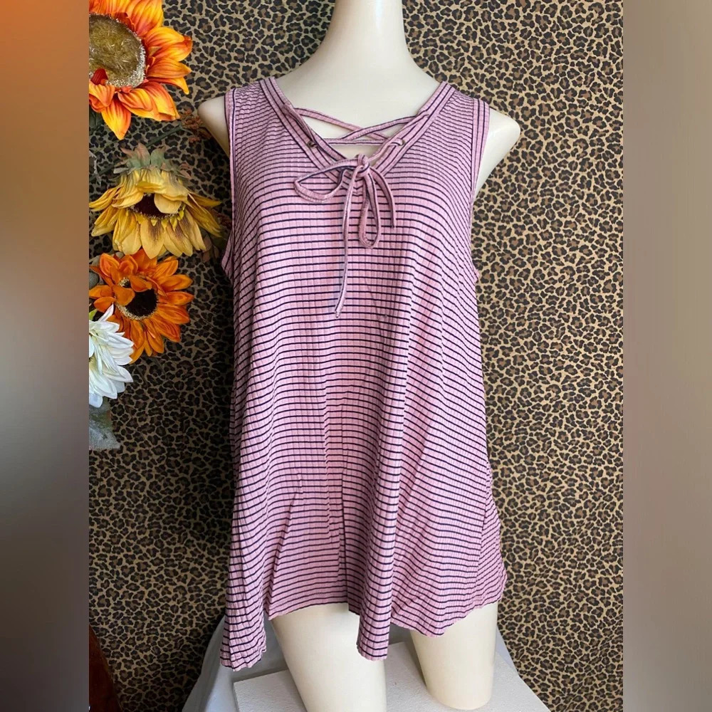 🌴3/$30🌴DOE & RAE Rose/Black Striped Rayon V-Neck Lace Up Tank Top Blouse…